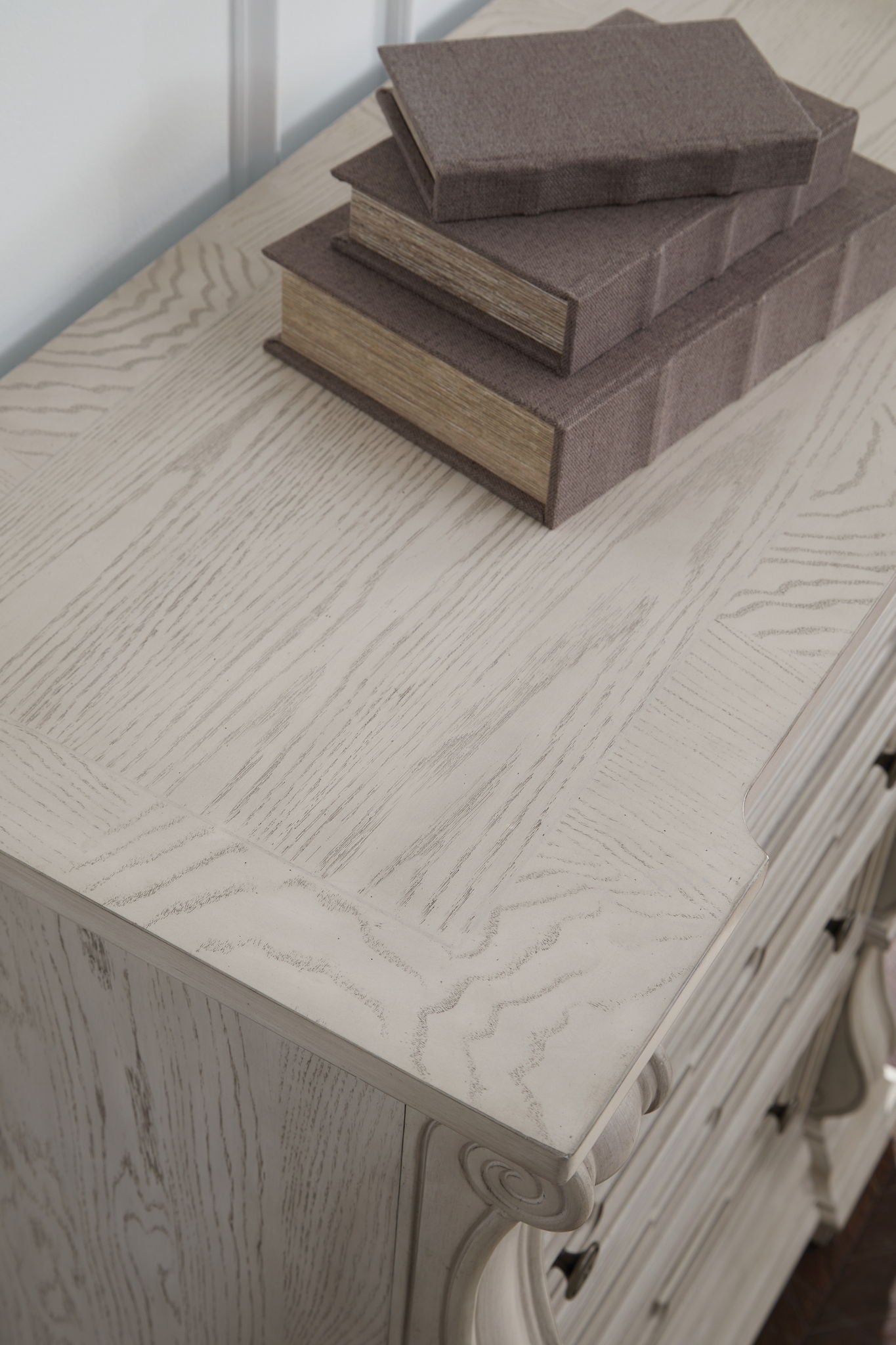 Bruchandi - Five Drawer Chest - Antique White