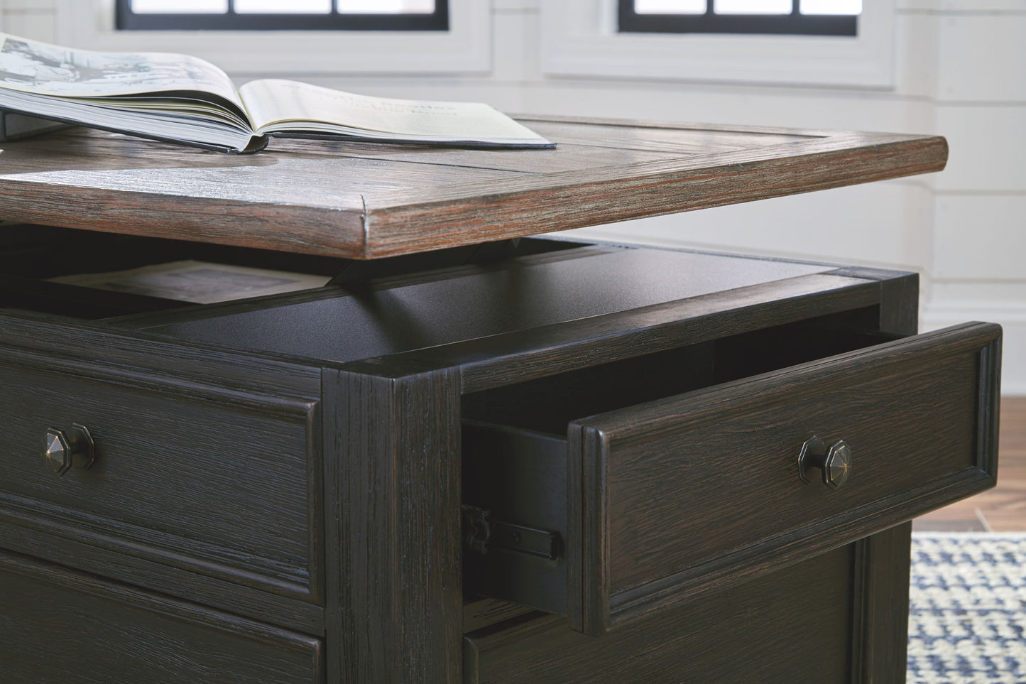 Tyler Creek - Grayish Brown / Black - Lift Top Cocktail Table