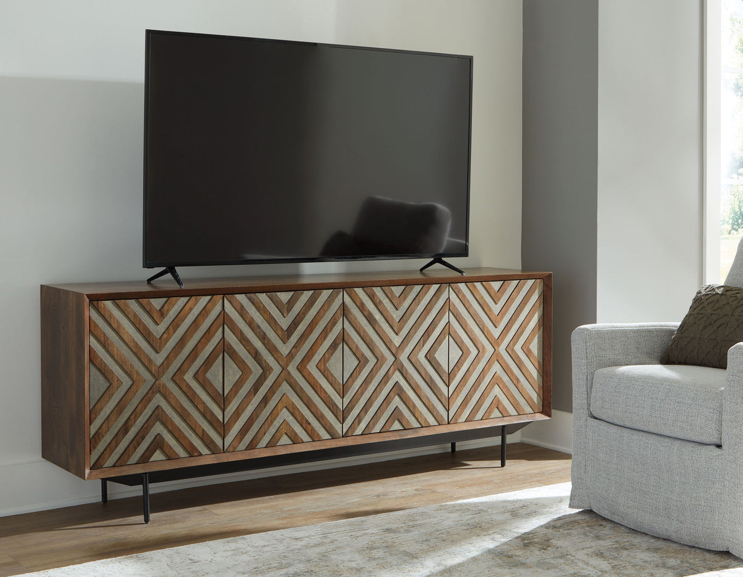 Dreggan - Accent Cabinet - Brown / Gold Finish