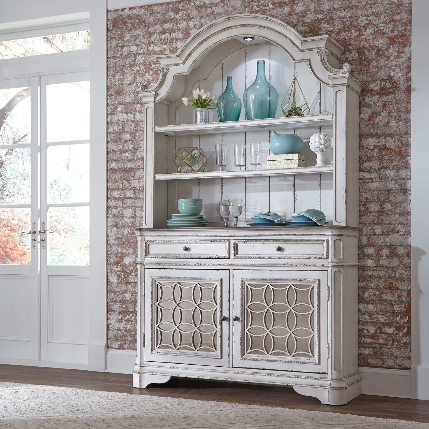 Magnolia Manor - Hutch