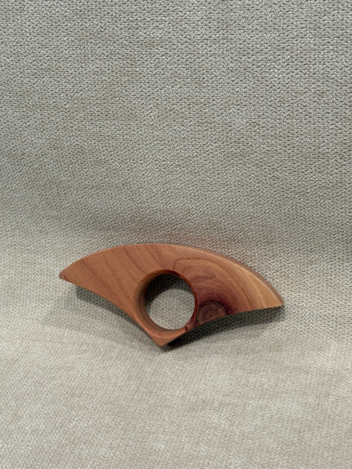 Spine Splitter — Handcrafted Wooden Thumb Book Holder