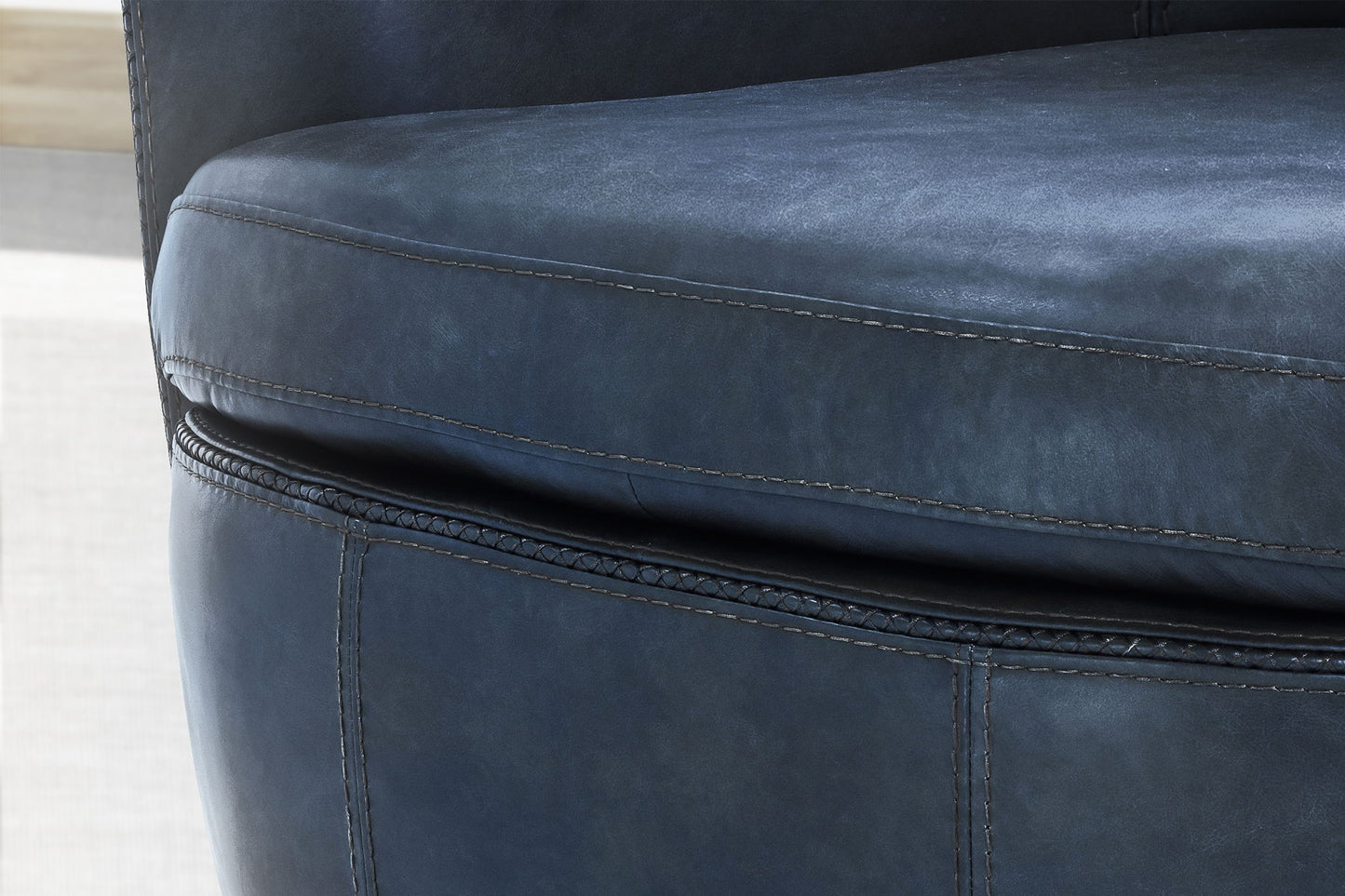 Barolo - Swivel Club Chair