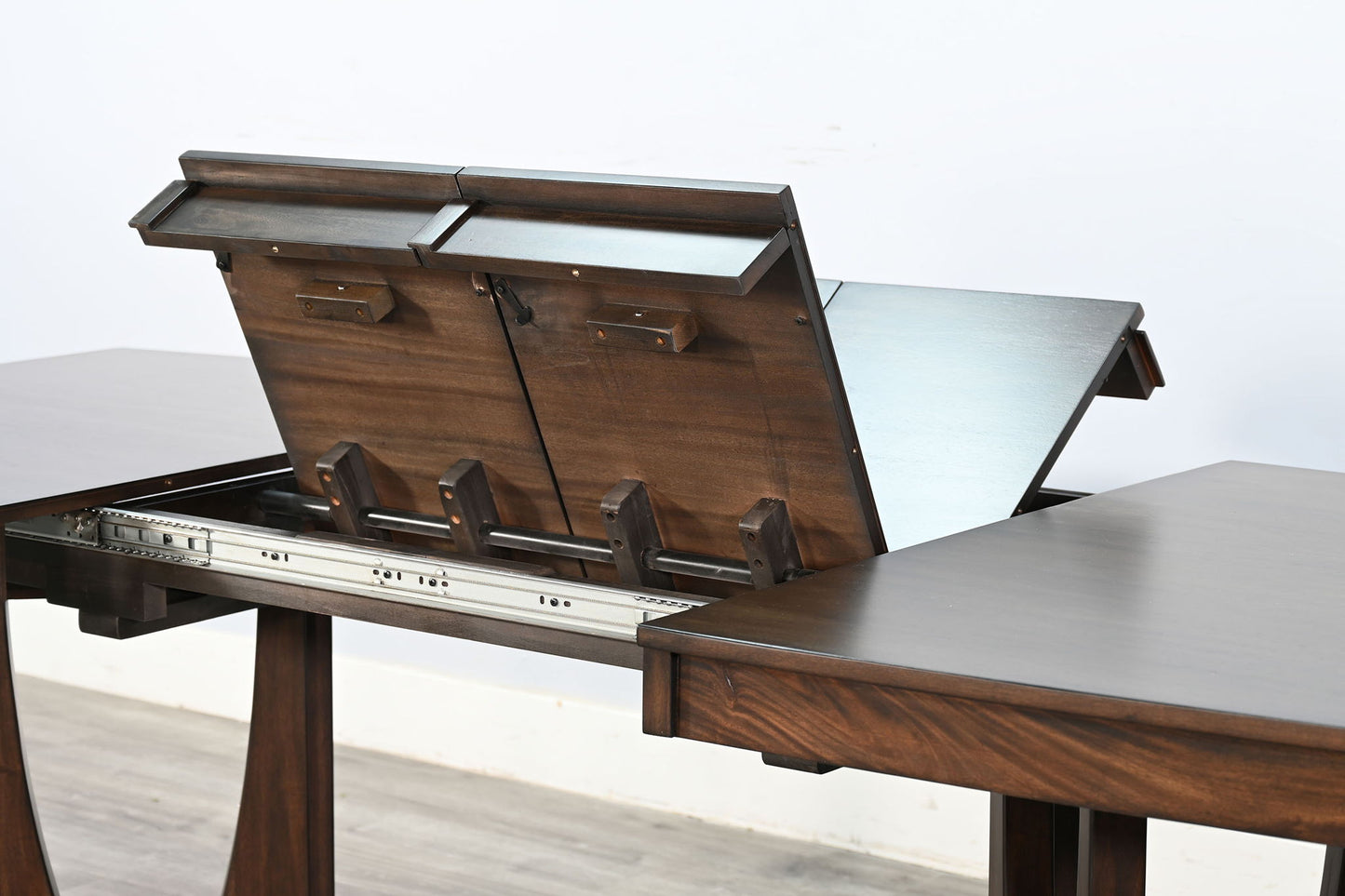 Noah - Extension Dining Set