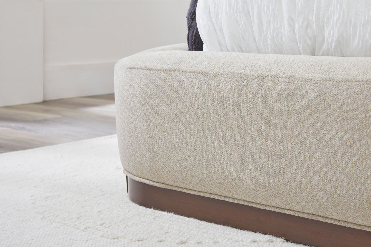 Shiloh - Wingback Upholstered Bed