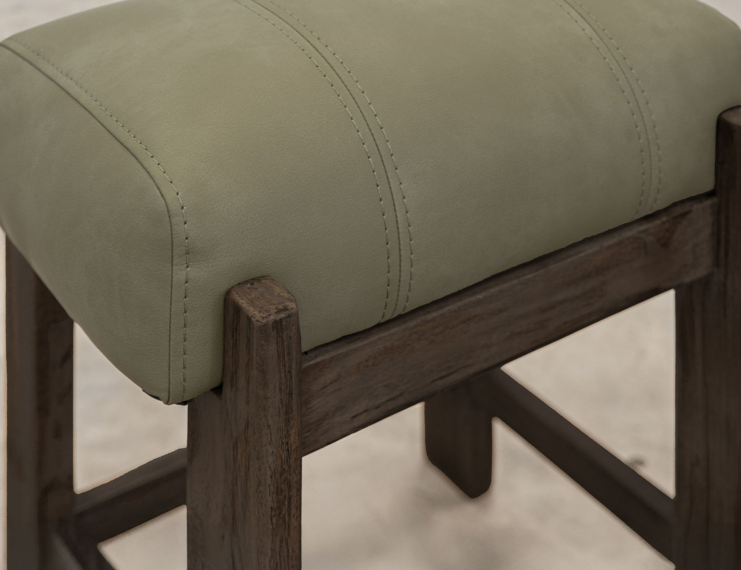 Balam - Stool - Oil Black / Green